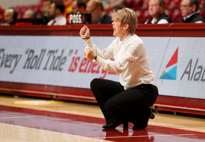 Alabama women's basketball coach Kristy Curry